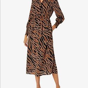 NWT: BB Dakota by Steve Madden “Word on the Street” Shirt dress. Size XS